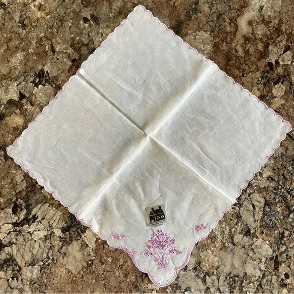 Vintage Embroidered White Cotton Handkerchiefs with Floral Accents Victorian - Picture 4 of 7